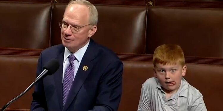 6-year-old's silly faces upstage Tennessee dad's House speech