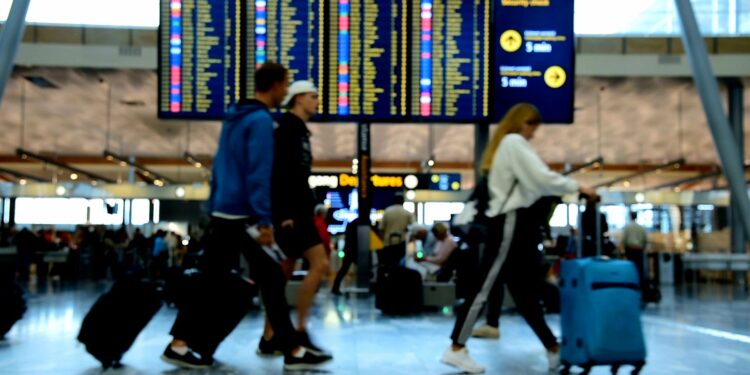 'Frustrated' Spirit Airlines gate agents scream at passengers