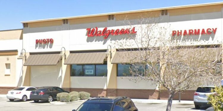 Which Arizona Walgreens, Hooters and Red Lobster stores are closing?