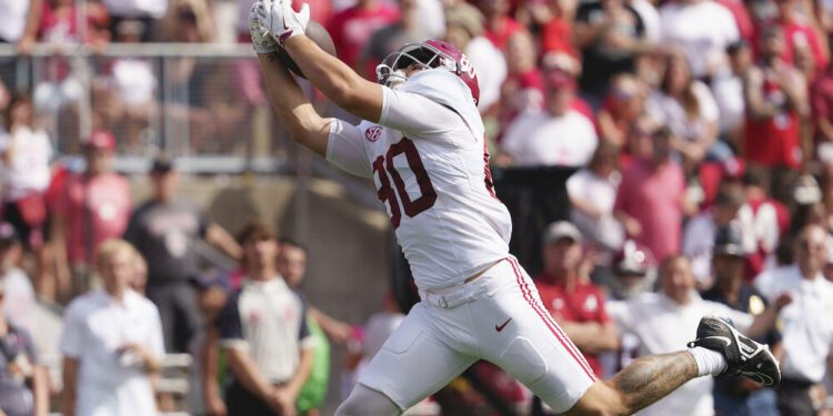 Alabama tight end Josh Cuevas (#80) catches a pass from Jalen Milroe for a touchdown in 2024 game against Wisconsin.