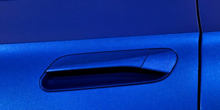 The recessed door handle of a VW ID.4