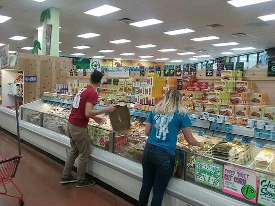 Why⁢ Shoppers⁣ are Flocking to Trader Joes for the $2.99 Tote Bags