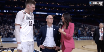 Tracy Wolfson Hilariously Broke Out a Ladder for Postgame Interview With UConn’s Donovan Clingan