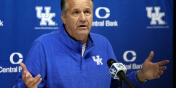 Arkansas hires John Calipari to coach the Razorbacks, a day after he stepped down from Kentucky