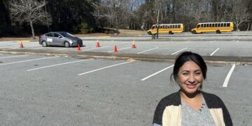 They couldn’t drive back home. US driving schools help refugee women.