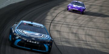 Truex “in position to steal one” until late caution at Kansas