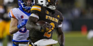 WYOMING FOOTBALL: A Jaw-Dropping Finish Leaves the Wyoming Cowboys Stunned in Loss to Boise State