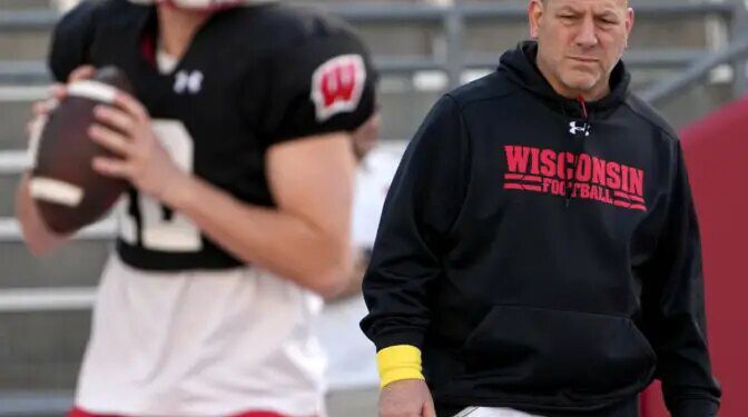 Wisconsin football offensive coordinator Phil Longo