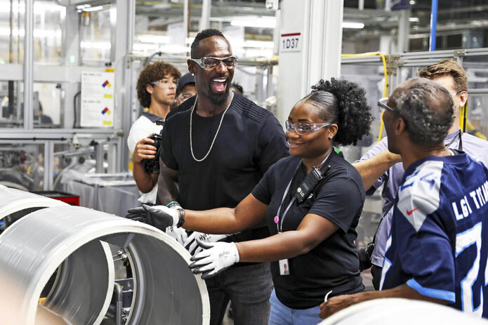 Tennessee Titans alumni Jevon Kearse tours the LG Electronics factory in Clarksville, TN to celebrate the extension of LG and the Titans partnership (Davis Stevens/AP Content Services for LG Electronics USA) 