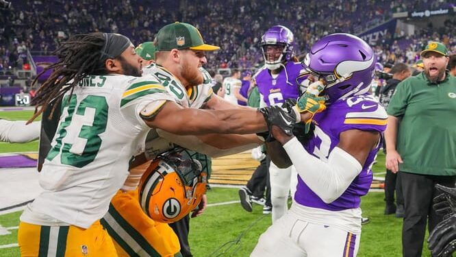 NFL: Green Bay Packers at Minnesota Vikings