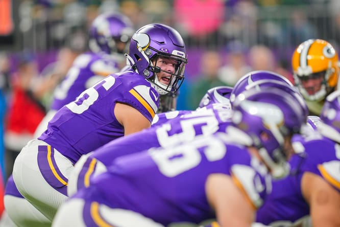 NFL: Green Bay Packers at Minnesota Vikings