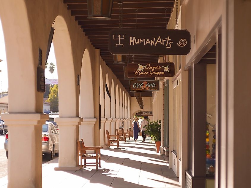 A day at the Ojai Days festival in Ojai, California, USA. Storefronts with tourists exploring the different spots.