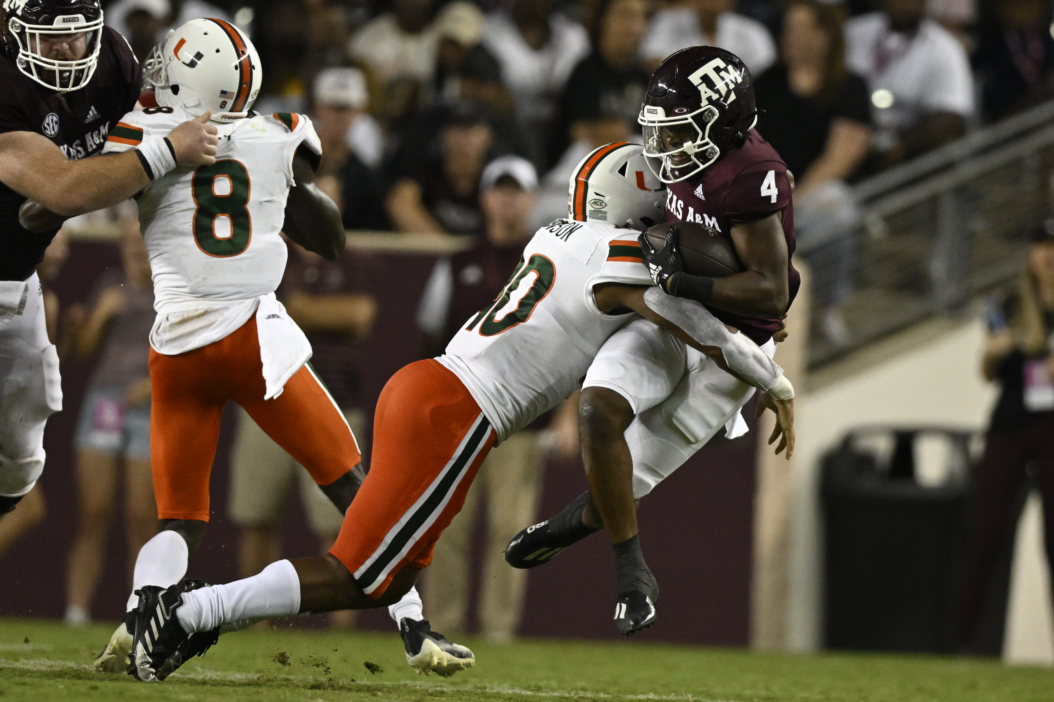 Browns Mike Hall JR. Zak Zinter