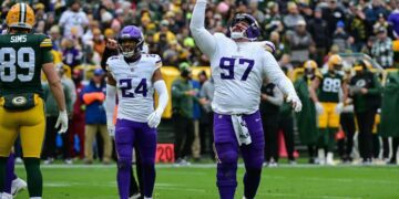 NFL: Minnesota Vikings at Green Bay Packers