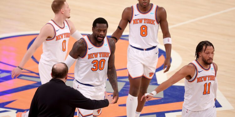 New York Knicks head coach Tom Thibodeau high fives New York Knicks forward Julius Randle (30) with guard Donte DiVincenzo (0) and forward OG Anunoby (8) and guard Jalen Brunson (11) during the first quarter against the Washington Wizards at Madison Square Garden