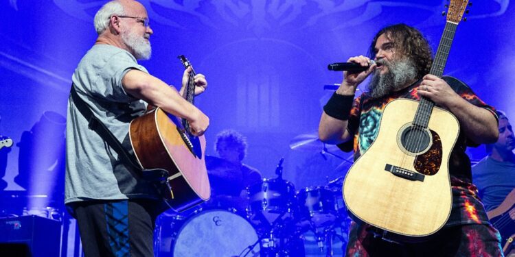 Kyle Gass (L) and Jack Black of Tenacious D