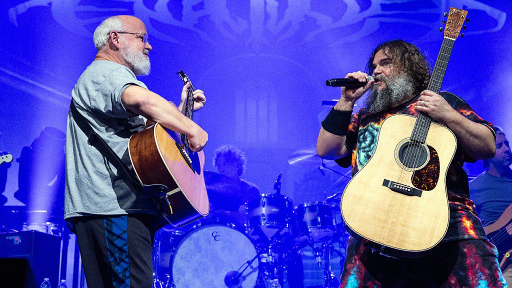 Kyle Gass (L) and Jack Black of Tenacious D