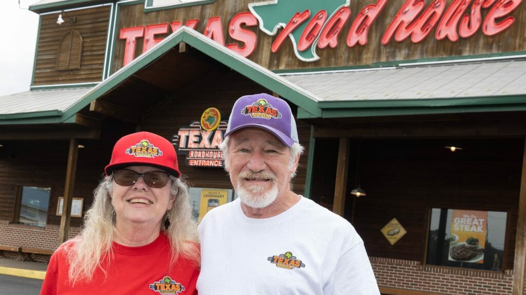 Couple travels across US to visit every Texas Roadhouse restaurant