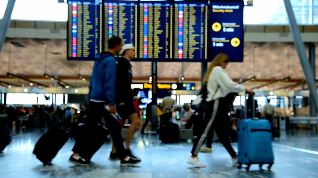 'Frustrated' Spirit Airlines gate agents scream at passengers