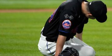 New York Mets' Kodai Senga reacts after sustaining an injury during the sixth inning of a baseball game against the Atlanta Braves, Friday, July 26, 2024, in New York. (AP Photo/Pamela Smith)