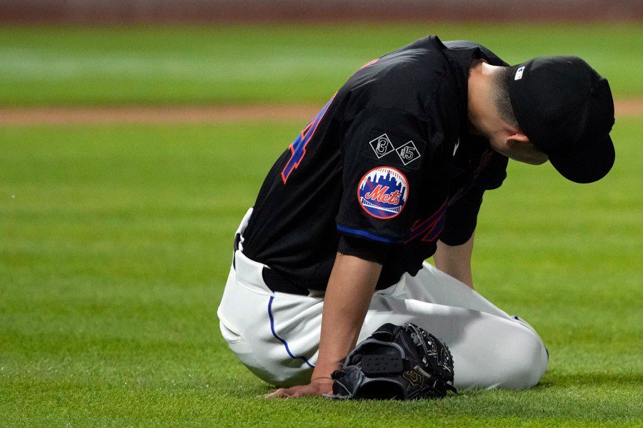 New York Mets' Kodai Senga reacts after sustaining an injury during the sixth inning of a baseball game against the Atlanta Braves, Friday, July 26, 2024, in New York. (AP Photo/Pamela Smith)