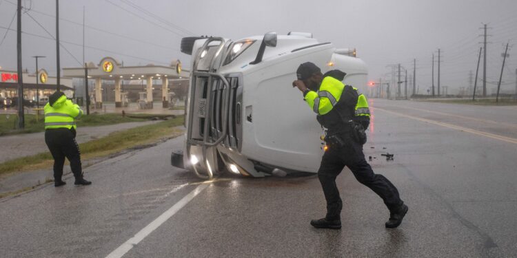 Possible tornadoes, heavy rain continues in central US