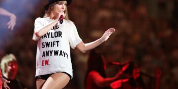 Taylor Swift Fans Realize ‘22’ T-Shirt for 'Eras Tour' Shows Has Hidden Zipper for Easy Quick Change