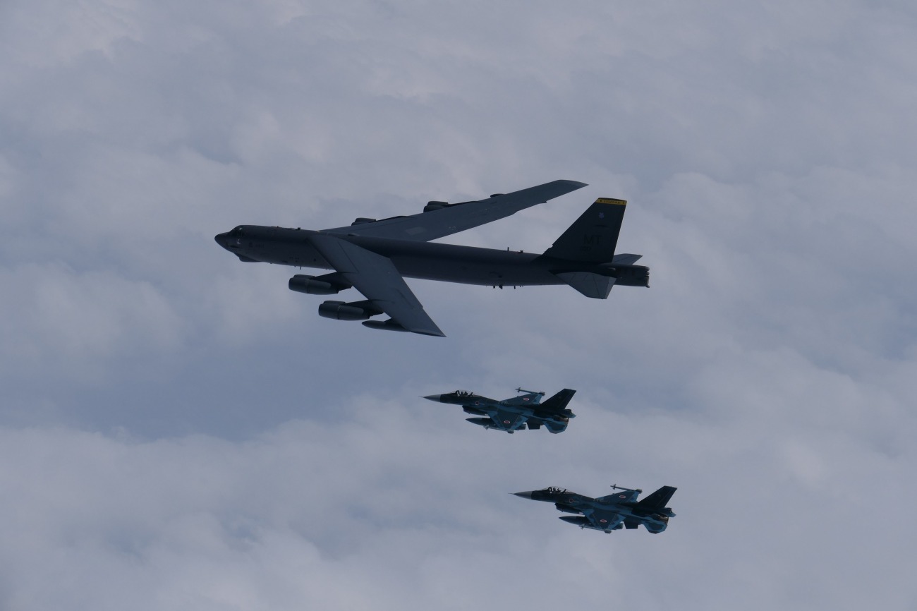 B-52 BOMBER