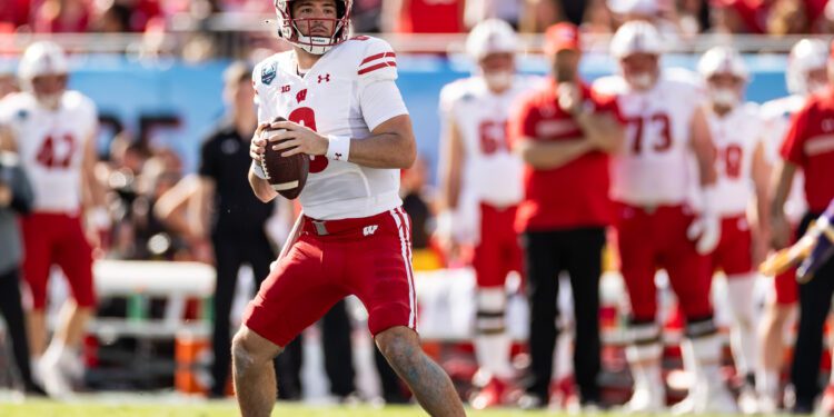 Wisconsin Badgers quarterback position preview 2024 football season