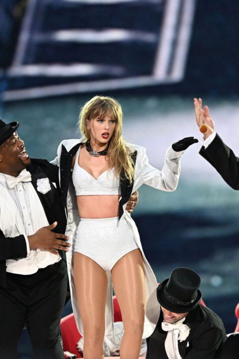 Why fans should ⁤not believe ⁤rumors of bad blood between Taylor ⁣Swift ‌and Charli​ XCX