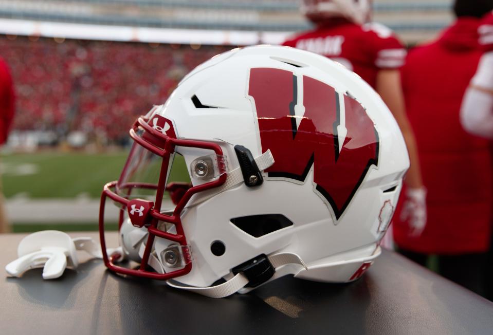 Wisconsin Badgers helmet (Jeff Hanisch-USA TODAY Sports)