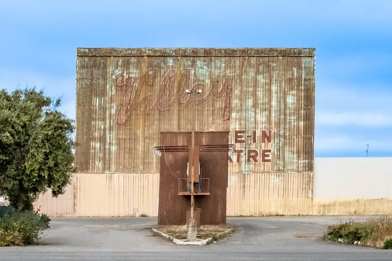 New Jersey's Last Drive-In Theater Continues to Wow Moviegoers