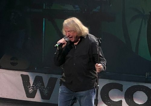 Lou Gramm on stage