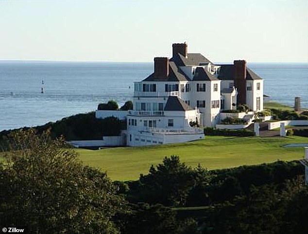 The $17million vacation home achieved celebrity status after it became the site of Taylor's legendary star-studded Independence Day parties.