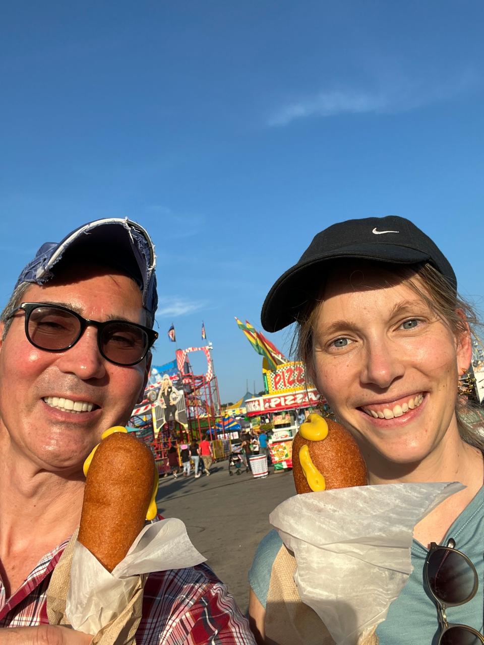 The Wilson County - TN State Fair, Aug. 15-24, broke attendance records in 2024. More than 860,000 visitors attended. In the picture, Der SPIEGEL journalist Angela Gruber and The Tennessean Opinion and Engagement Director David Plazas at corn dogs.