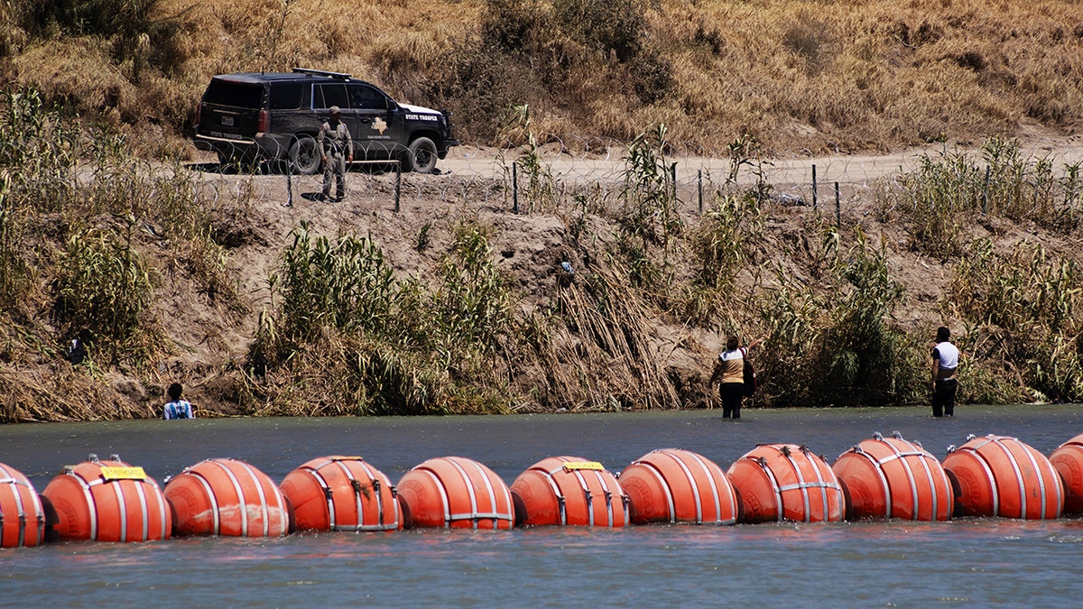 floating buoy barrier in Rio Grande