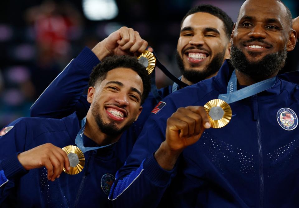 Paris 2024 Olympics - Basketball - Men's Victory Ceremony - Bercy Arena, Paris, France - August 10, 2024. Gold medallists Lebron James of United States, Tyrese Haliburton of United States, and Jayson Tatum of United States pose with their medals. REUTERS/Evelyn Hockstein