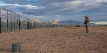 Soldier guards border near El Paso