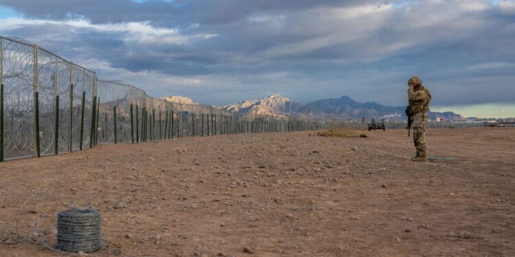 Soldier guards border near El Paso