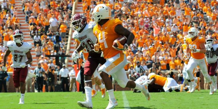 Sep 23, 2017; Knoxville, TN, USA; Tennessee Volunteers running back John Kelly (4) carries the ball for a touchdown against the Massachusetts Minutemen during the second quarter at Neyland Stadium. Mandatory Credit: Randy Sartin-USA TODAY Sports