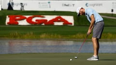 PALM BEACH GARDENS, FLORIDA - FEBRUARY 28: Chris Kirk of the United States putts on the 17th green prior to The Cognizant Classic in The Palm Beaches at PGA National Resort And Spa on February 28, 2024 in Palm Beach Gardens, Florida.   Douglas P. DeFelice/Getty Images/AFP (Photo by Douglas P. DeFelice / GETTY IMAGES NORTH AMERICA / Getty Images via AFP)