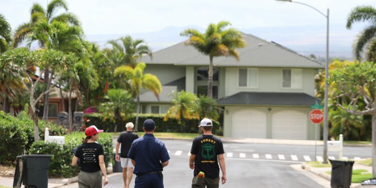 Hawaii Has Done Little To Shore Up Neighborhoods Against Fire. Some Are Doing It Themselves