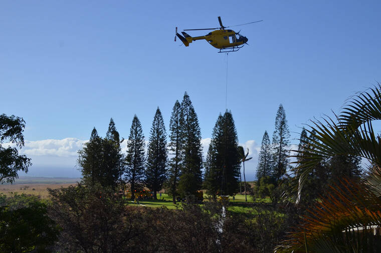 KEVIN KNODELL / KKNODELL@STARADVERTISER.COM
                                A helicopter douses water on a wildfire in Pukalani on Wednesday.