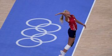 Illinois volleyball alumna wins silver in Paris