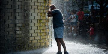 Millions Americans under alerts as heat wave hits US Midwest