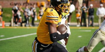 Oct 22, 2022; Columbia, Missouri, USA; Missouri Tigers wide receiver Luther Burden III (3) returns a kick against the Vanderbilt Commodores during the first half of the game at Faurot Field at Memorial Stadium. Mandatory Credit: Denny Medley-USA TODAY Sports