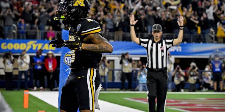 Missouri Tigers wide receiver Luther Burden III (3) celebrates after he catches a pass for a touchdown against the Ohio State Buckeyes during the fourth quarter at AT&T Stadium.