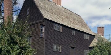 The oldest building in the Granite State, the Jackson House in Portsmouth dates back to 1664, built by Richard Jackson, a woodworker, farmer, and mariner.