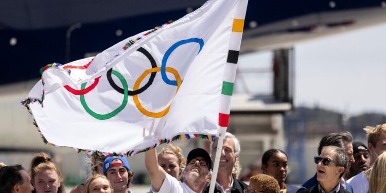 The Olympic flag arrives at Los Angeles International Airport in Los Angeles, the US, on August 12, 2024. Photo: VCG