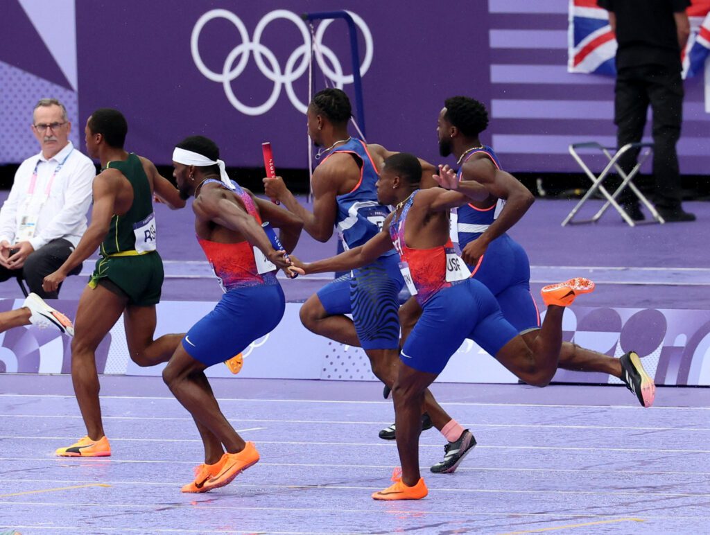 Team USA failed baton pass in 4 photos